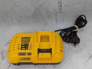 DeWalt 18V Fast Charger (DCB118) - BP366867