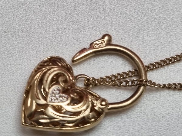 9ct Yellow Gold Belcher Heart Locket Bracelet TW355692 - Image 6