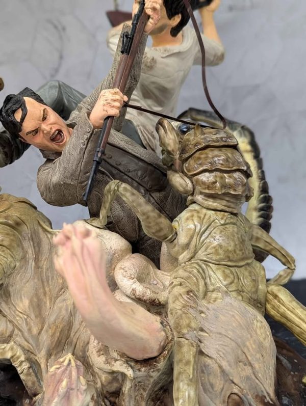 Weta Kong Jack & Denham's Ravine Struggle Statue - BP37425 - Image 3