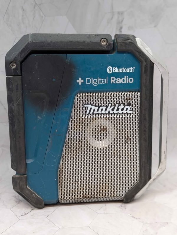 Makita 18V Digital Jobsite Radio Skin-Only (DMR115) - BP371808 - Image 3