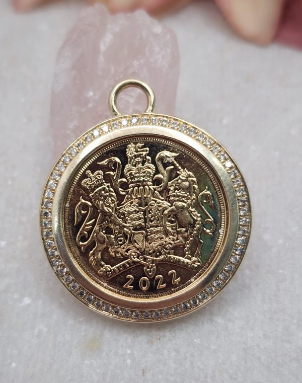 22CT Full Sovereign Pendant with 0.30 Carat TW of Diamonds in Yellow Gold - IP315937 - Image 6