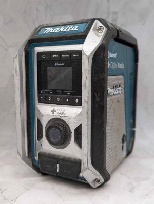 Makita 18V Digital Jobsite Radio Skin-Only (DMR115) - BP371808