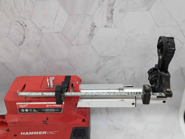 Milwaukee 18V FUEL HammerVac 28mm Dedicated Dust Extractor Skin-Only (M18 FPDEX) - BP374238 - Image 4