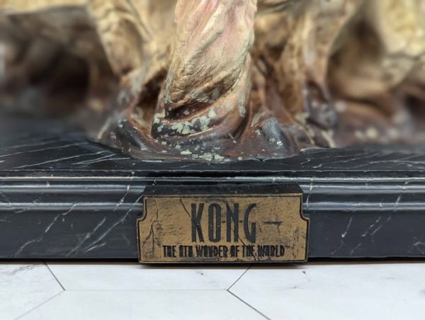 Weta Kong Jack & Denham's Ravine Struggle Statue - BP37425 - Image 2