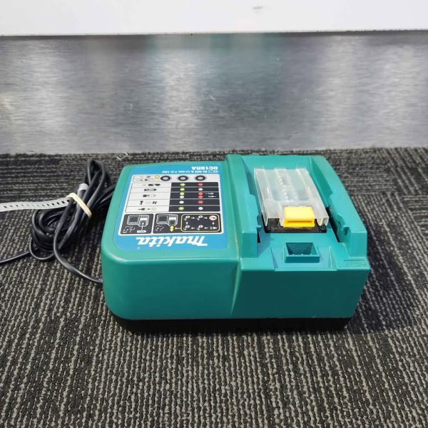Makita 18v Charger #GN374066 - Image 3