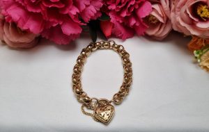 9ct Yellow Gold Belcher Heart Locket Bracelet TW326437