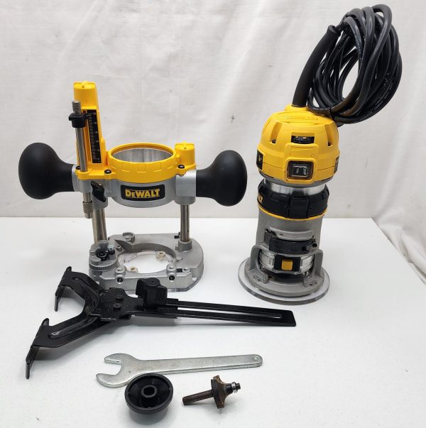 Dewalt 900W 1/4" Premium Plunge & Fixed Base Router Combination - IP353628 - Image 11