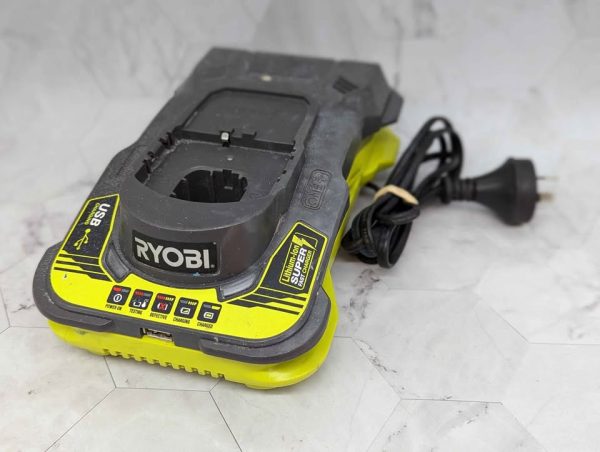 Ryobi 18V ONE+ Super Fast Charger (RC18150U) - BP373406