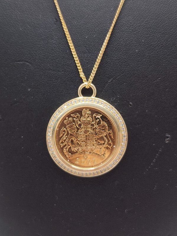 22CT Full Sovereign Pendant with 0.30 Carat TW of Diamonds in Yellow Gold - IP315937 - Image 3