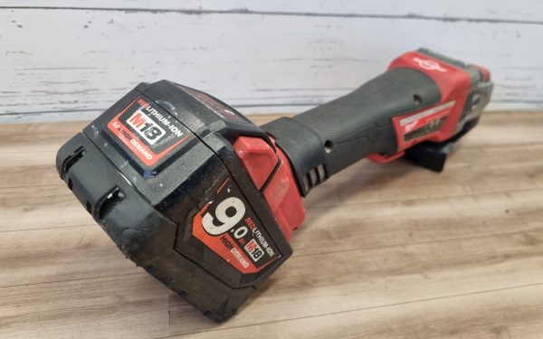 Milwaukee 18V Angle Grinder TW373563 - Image 4