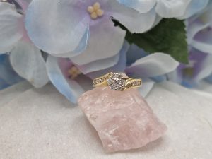 Ladies 18CT Yellow Gold Diamond Cluster Ring with Accredited Valuation - IP260053