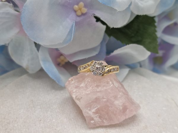 Ladies 18CT Yellow Gold Diamond Cluster Ring with Accredited Valuation - IP260053