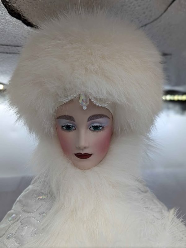 Vintage Franklin Heirloom Dolls 1988 The Snow Queen Collectable - BP369700 - Image 2