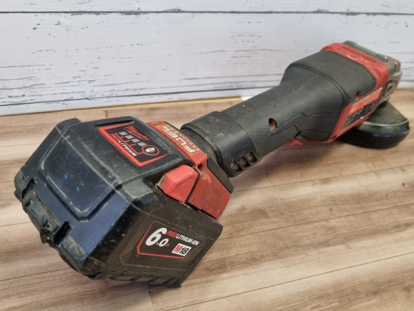 Milwaukee 18V Angle Grinder TW373867 - Image 8
