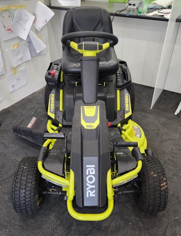 Ryobi 48V 38" 75Ah Brushless Ride-On Lawn Mower (RM480e) - IP374170