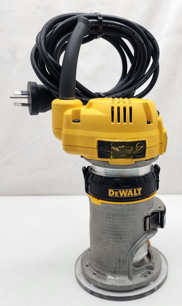 Dewalt 900W 1/4" Premium Plunge & Fixed Base Router Combination - IP353628 - Image 16