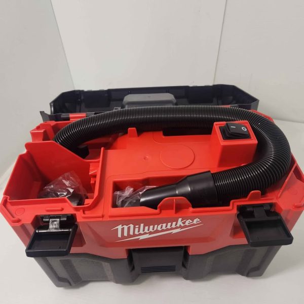 MILWAUKEE 18V WET/DRY VACUUM #GN371777 - Image 2