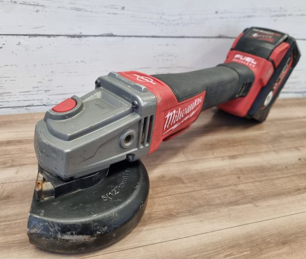 Milwaukee 18V Angle Grinder TW373563 - Image 7