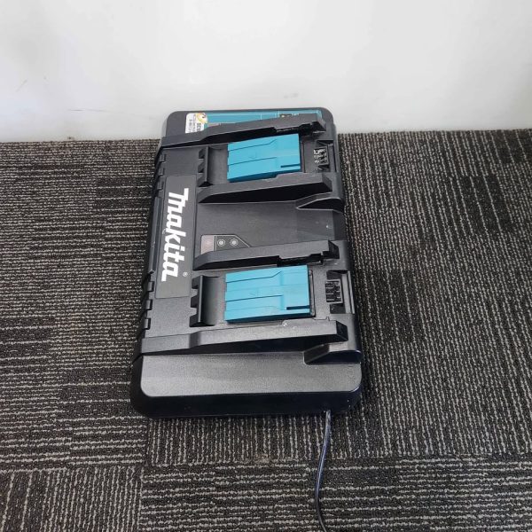 MAKITA DOUBLE BAY BATTERY CHARGER #GN350723 - Image 7