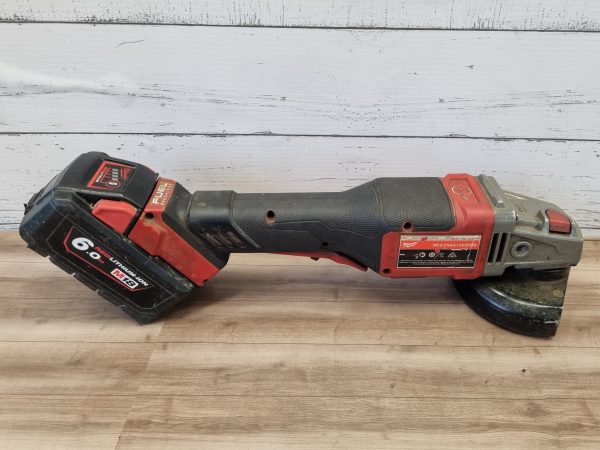 Milwaukee 18V Angle Grinder TW373867 - Image 2