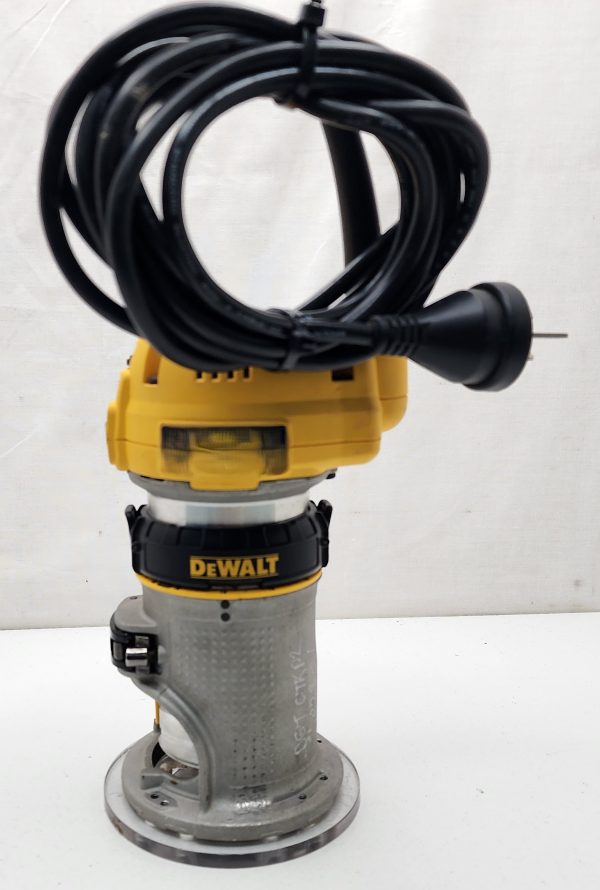 Dewalt 900W 1/4" Premium Plunge & Fixed Base Router Combination - IP353628 - Image 5