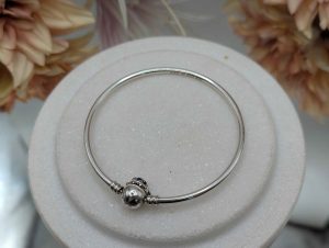 Pandora Moments Sterling Silver Disney Stitch "Love at First Bite" Clasp Bangle (11.6gms) - BP375374