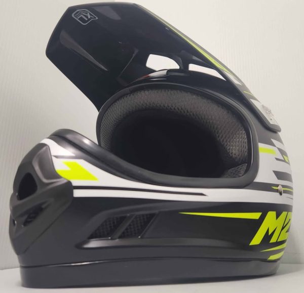 M2R MOTORBIKE HELMET XL 53-54CM #GN372810 - Image 13