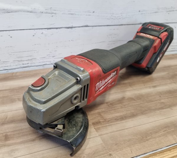 Milwaukee 18V Angle Grinder TW373867 - Image 3