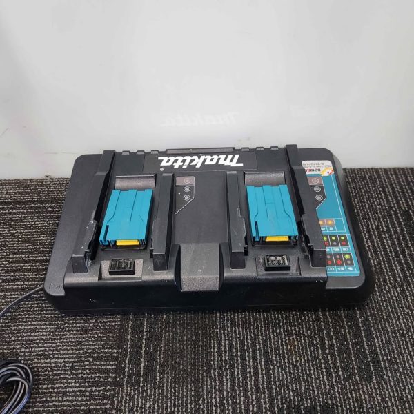 MAKITA DOUBLE BAY BATTERY CHARGER #GN350723 - Image 8