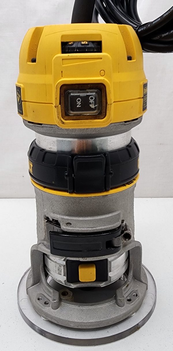 Dewalt 900W 1/4" Premium Plunge & Fixed Base Router Combination - IP353628 - Image 17