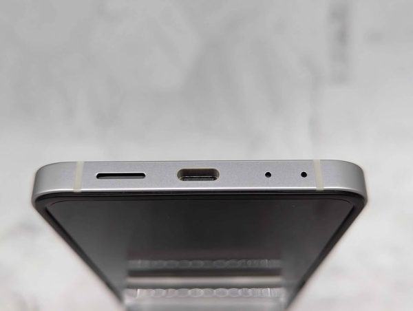 Samsung Galaxy Z Flip6 256GB Mobile Phone (SM-F741B) - BP374084 - Image 4