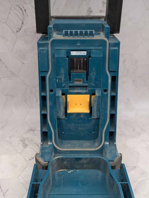 Makita 18V Digital Jobsite Radio Skin-Only (DMR115) - BP371808 - Image 5