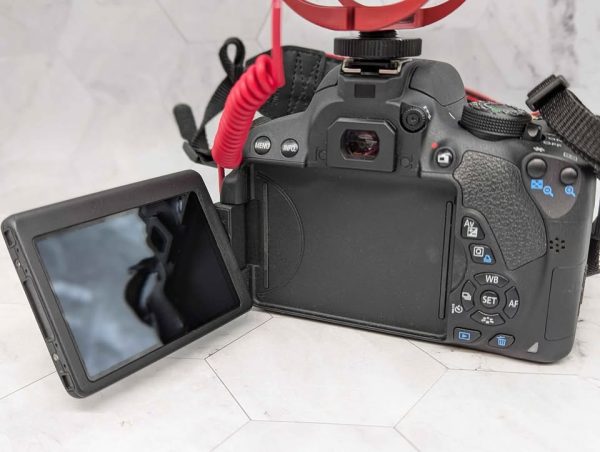 Canon EOS 700D DSLR Camera w/ EF-S 18-55mm IS STM Lens and Tripod - BP365057 - Image 4