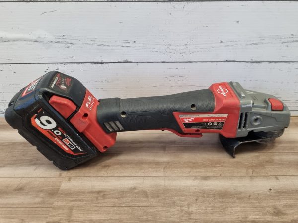 Milwaukee 18V Angle Grinder TW373563 - Image 2