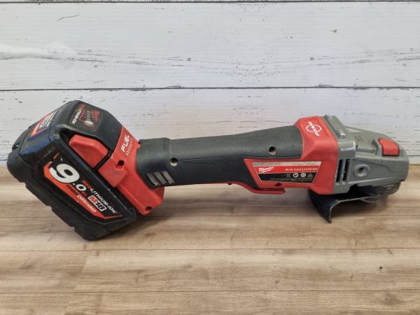 Milwaukee 18V Angle Grinder TW373563 - Image 6