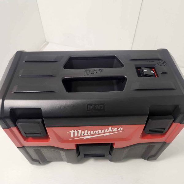 MILWAUKEE 18V WET/DRY VACUUM #GN371777 - Image 3