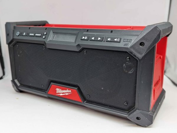 Milwaukee 18V Bluetooth DAB+ Jobsite Radio Skin-Only (M18 JSRDAB2) - BP359068 - Image 9