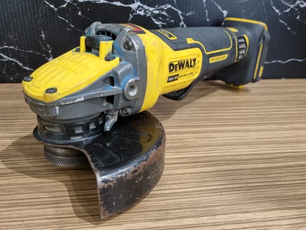 DeWalt 18V Angle Grinder TW366713-2 - Image 3