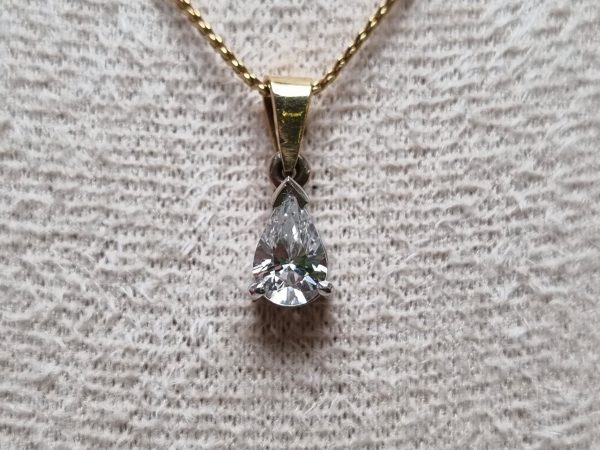 18ct Yellow Gold Necklace with Cubic Zirconia Pendant TW338825 - Image 6