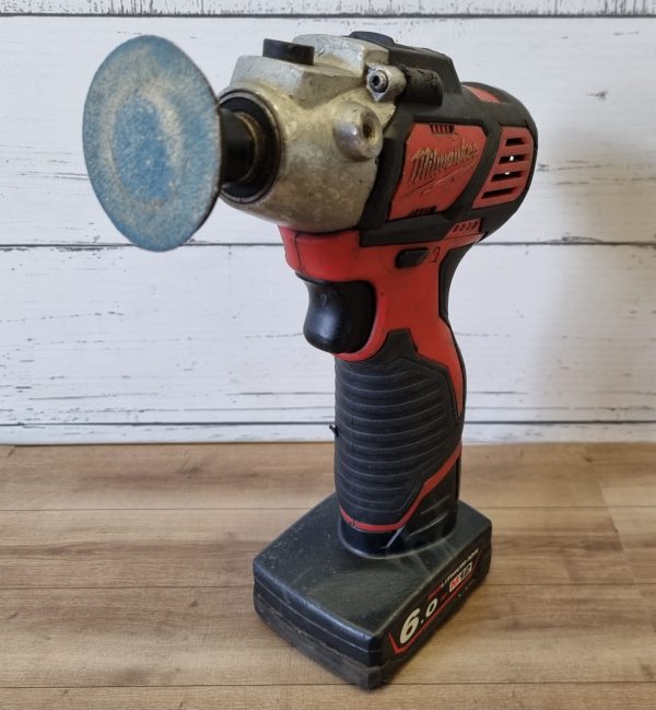 Milwaukee 12V Compact Polisher Sander TW372341 - Image 3
