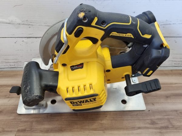 DeWalt 18V Circular Saw TW354986 - Image 7