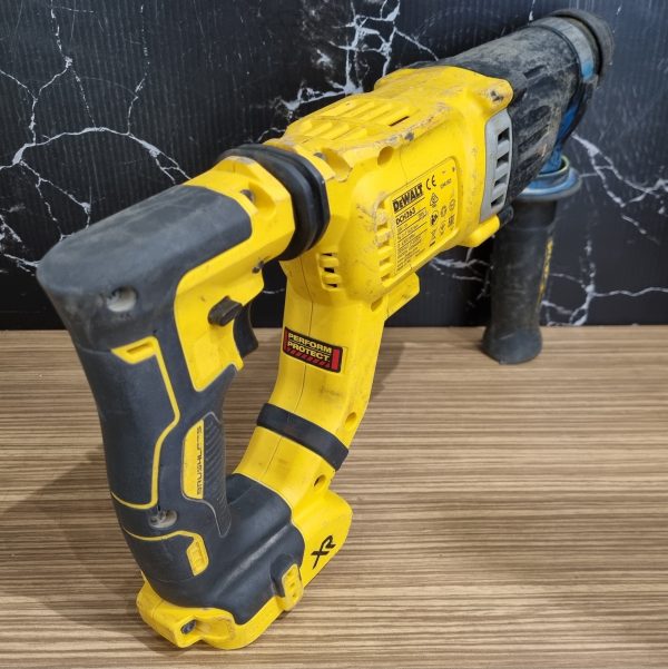 DeWalt 18V Rotary Hammer Drill TW366713-1 - Image 4