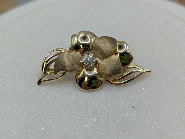 Ladies 9CT Yellow Gold CZ Frangipani Brooch (5.3gms) - BP375717 - Image 2