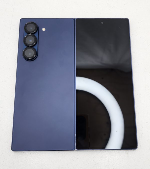 Samsung Galaxy Fold 6 5G 256GB w/ Charger - IP379487 - Image 6