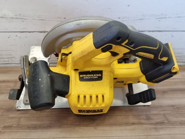 DeWalt 18V Circular Saw TW373331 - Image 6