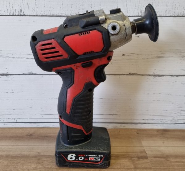 Milwaukee 12V Compact Polisher Sander TW372341 - Image 2