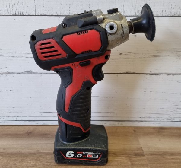 Milwaukee 12V Compact Polisher Sander TW372341 - Image 6