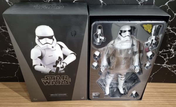 Hot Toys Movie Masterpiece Series 1/6th Scale First Order Stormtrooper TW351825 - Image 4