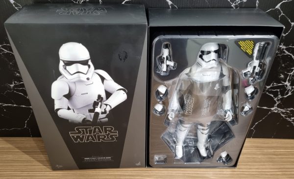Hot Toys Movie Masterpiece Series 1/6th Scale First Order Stormtrooper TW351825 - Image 8