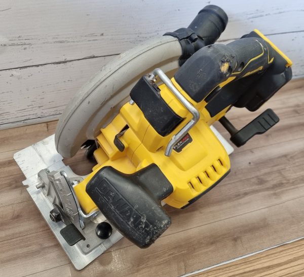 DeWalt 18V Circular Saw TW354986 - Image 3